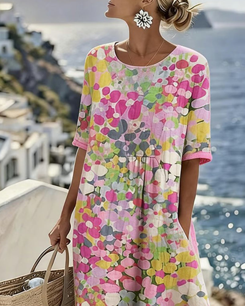Vestido midi floral rosa y multicolor, manga corta y corte A con frunces.
