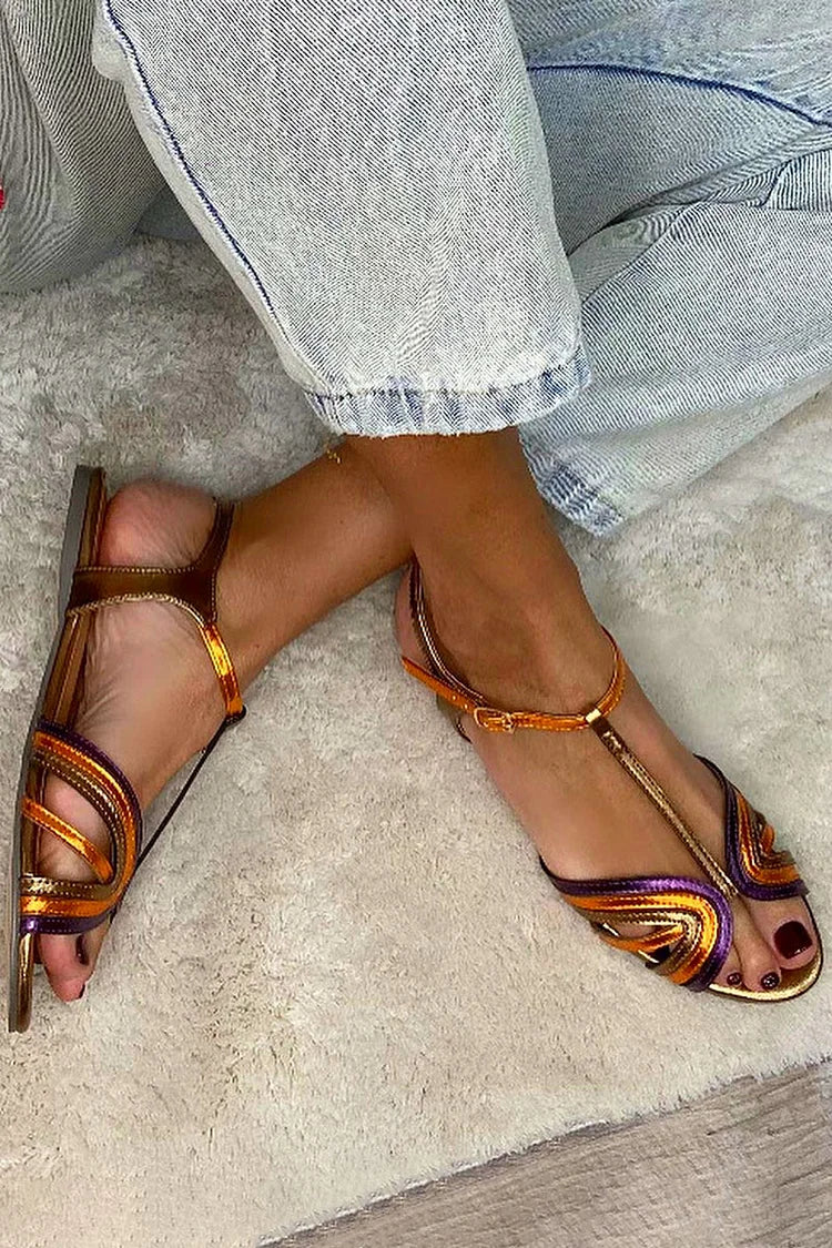 Sandalias planas Pastora™ con tiras multicolor y pulsera ajustable, acabado dorado