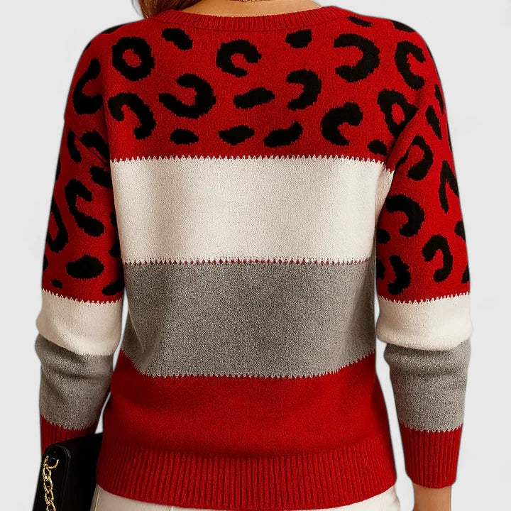 Suéter rojo de punto con franjas crema y gris y estampado animal negro en la parte trasera