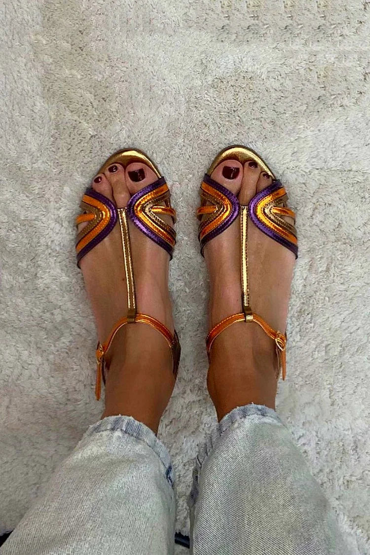 Sandalias planas Pastora™ de tiras multicolor con detalle dorado y suela plana
