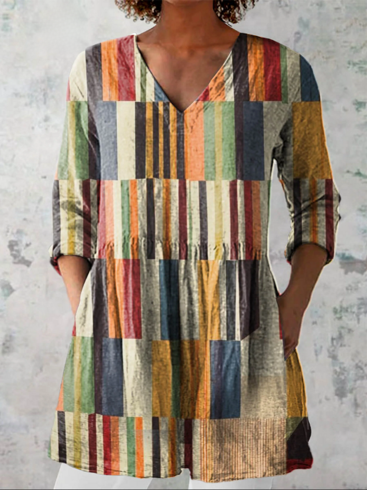 Blusa larga de cuello en V con mangas 3/4, estampado patchwork multicolor