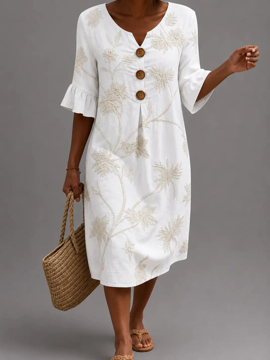 Vestido blanco informal con estampado floral, cuello V y botones de madera