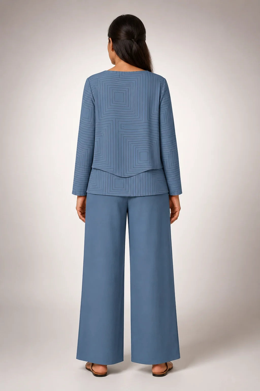 Conjunto azul con blusa de manga larga y pantalón palazzo de pierna ancha