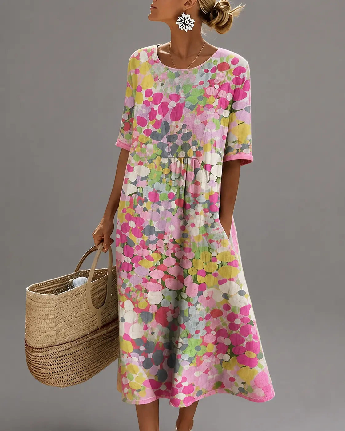 Vestido midi floral multicolor, manga corta y corte A con drapeado en la cintura.