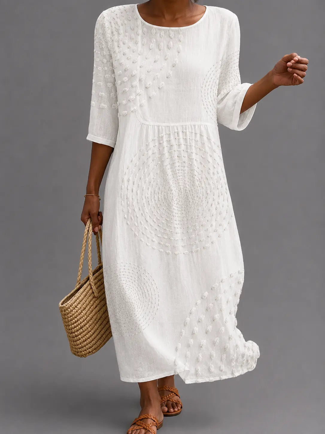 Vestido informal blanco de mujer con bordado, manga tres cuartos y escote redondo