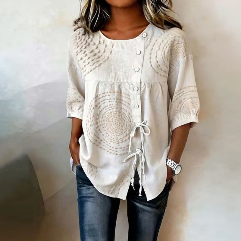 Blusa vintage beige con botones delanteros, estampado circular y cordones fruncidos en la pechera