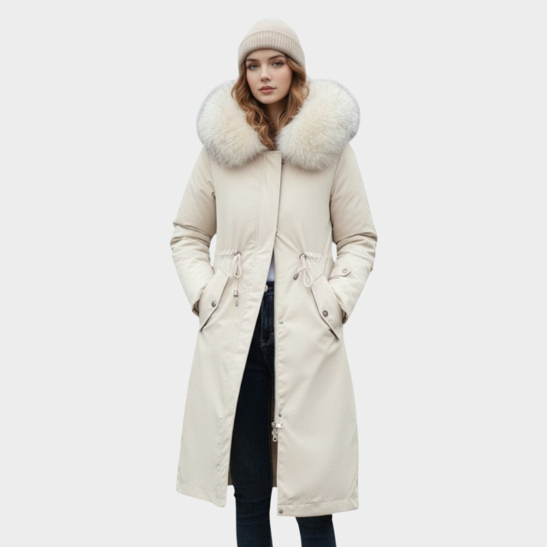Chaqueta de otoño beige con capucha y cuello de piel esponjosa blanca