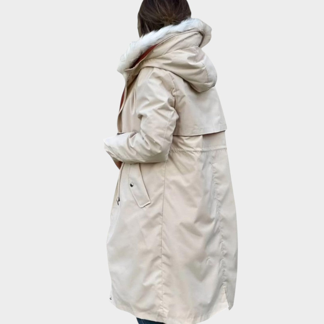 Chaqueta de otoño crema, vista trasera, capucha con borde rojo