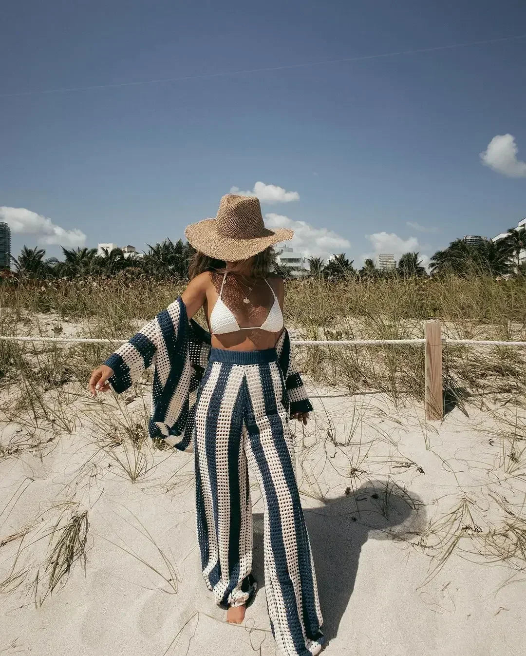 Conjunto de kimono y pantalón de crochet a rayas azul marino y blanco, talle suelto