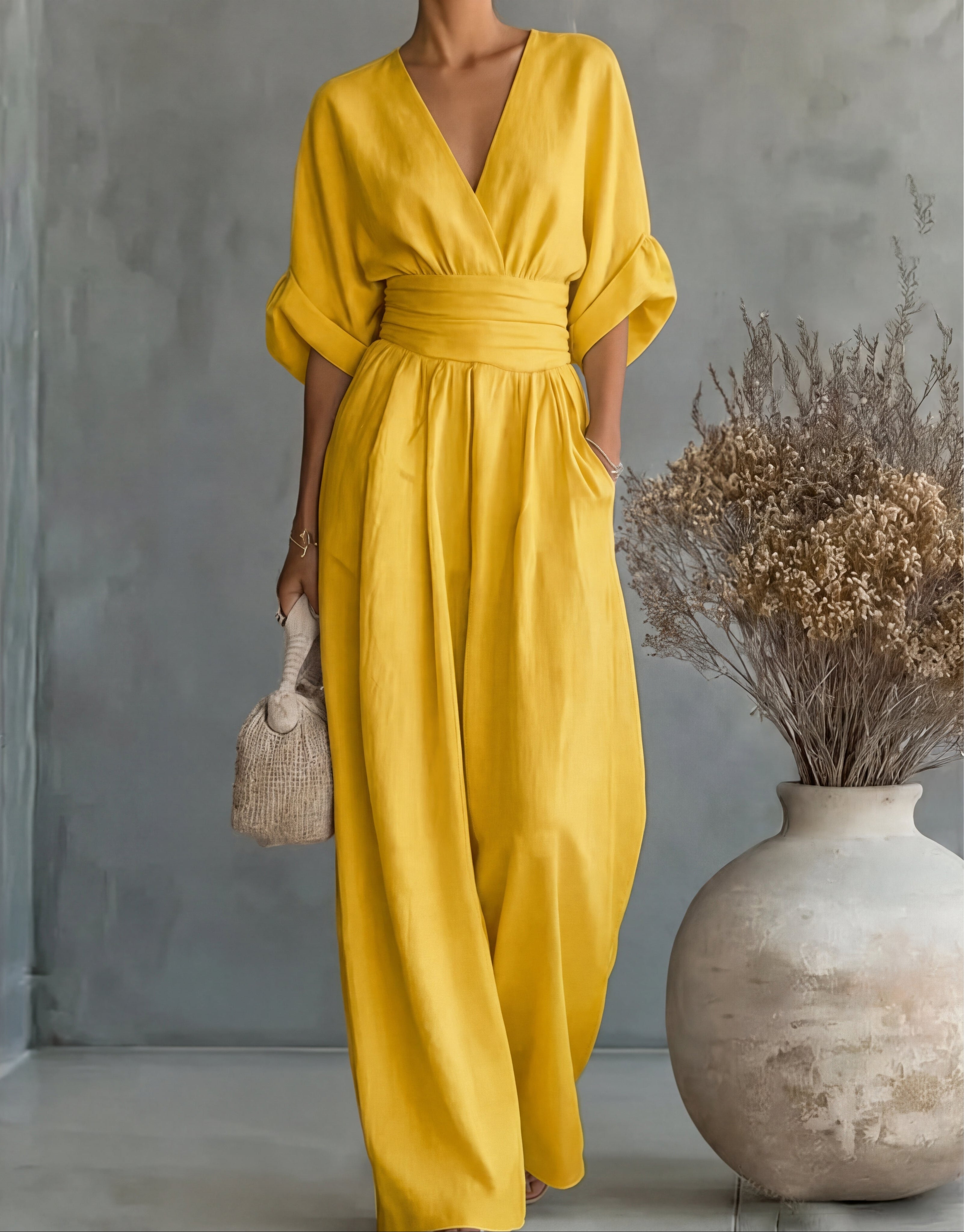 Combinaison fluida amarilla, escote en V y cintura elástica, mangas tipo kimono, larga