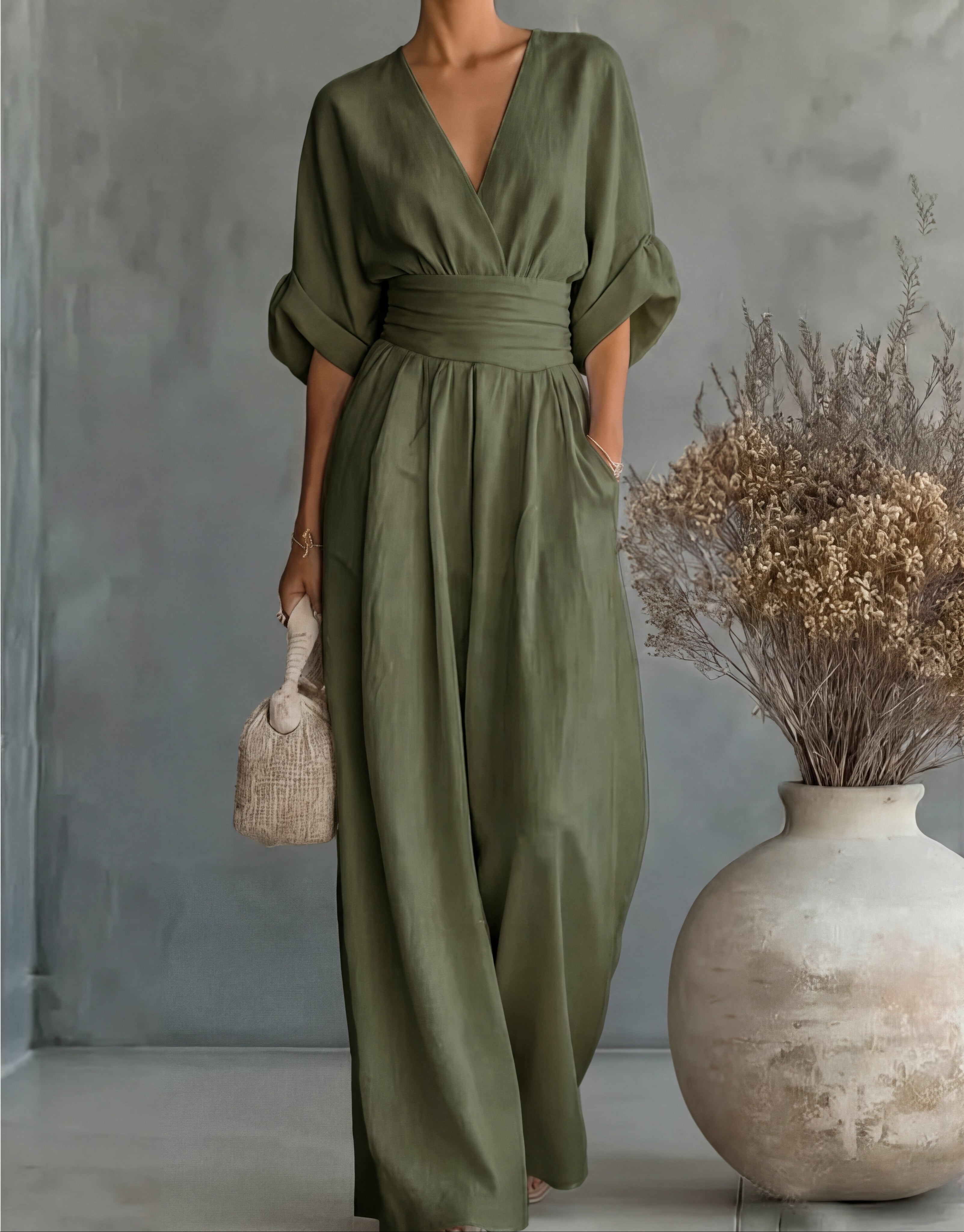 Combinaison fluida verde, escote en V y cintura elástica, mangas tipo kimono, larga