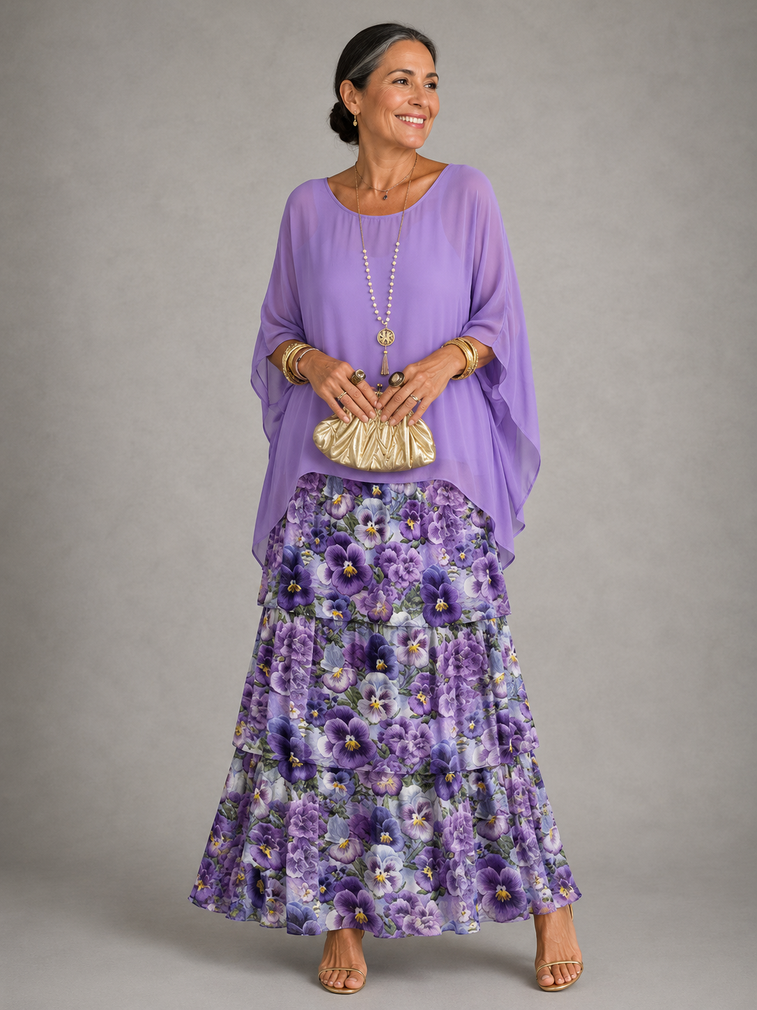 Vestido largo lila con volantes escalonados y falda de flores en tonos morados
