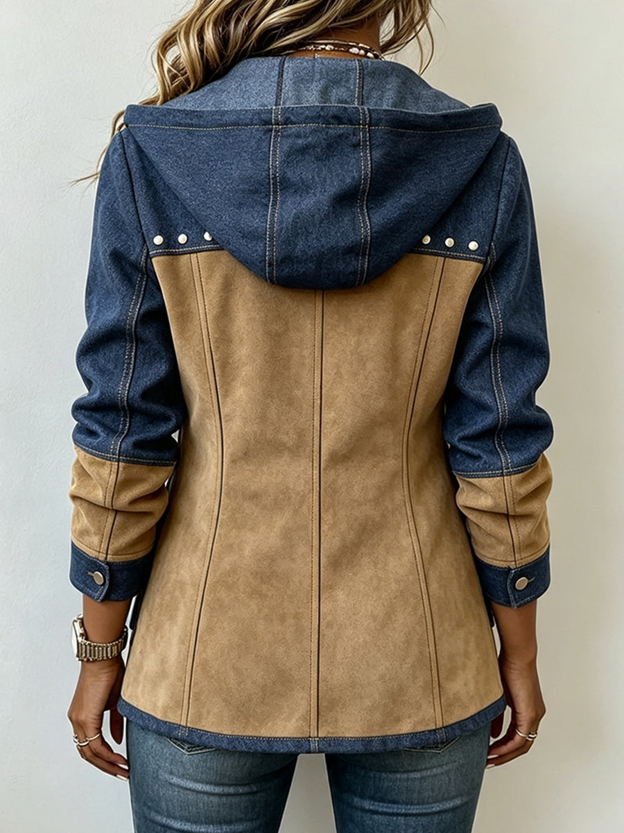 Chaqueta con capucha patchwork azul y beige, vista trasera con capucha