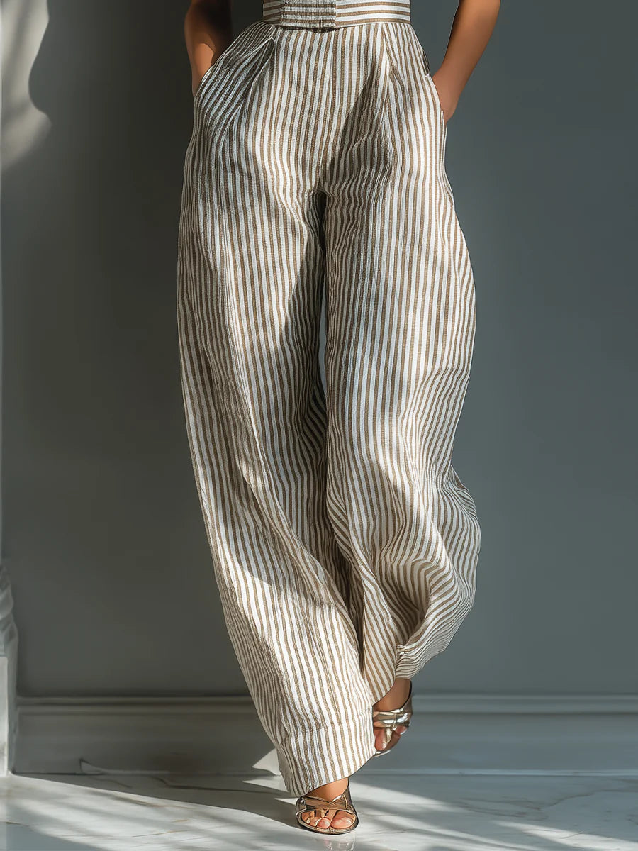 Mono de rayas beige y azul con perneras anchas y cinturilla ajustada