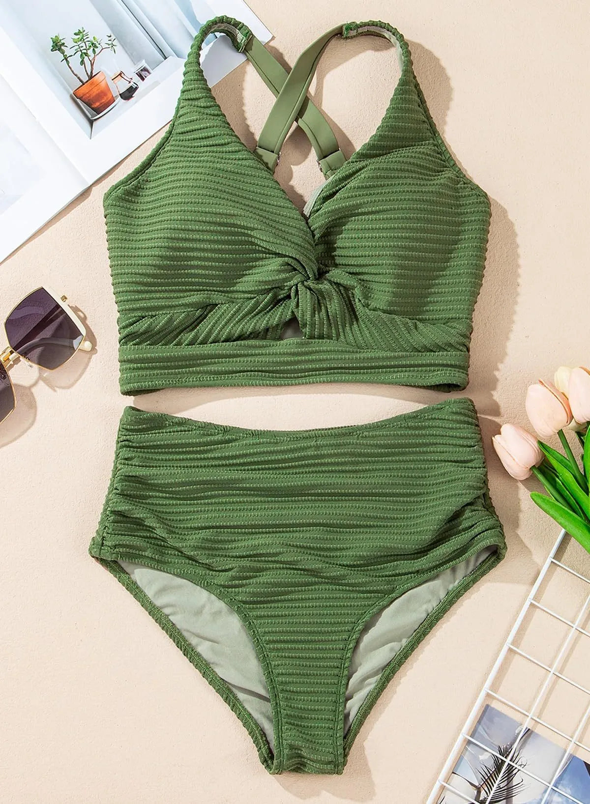 Conjunto de bikini verde militar texturizado: top cruzado y braguita tiro alto