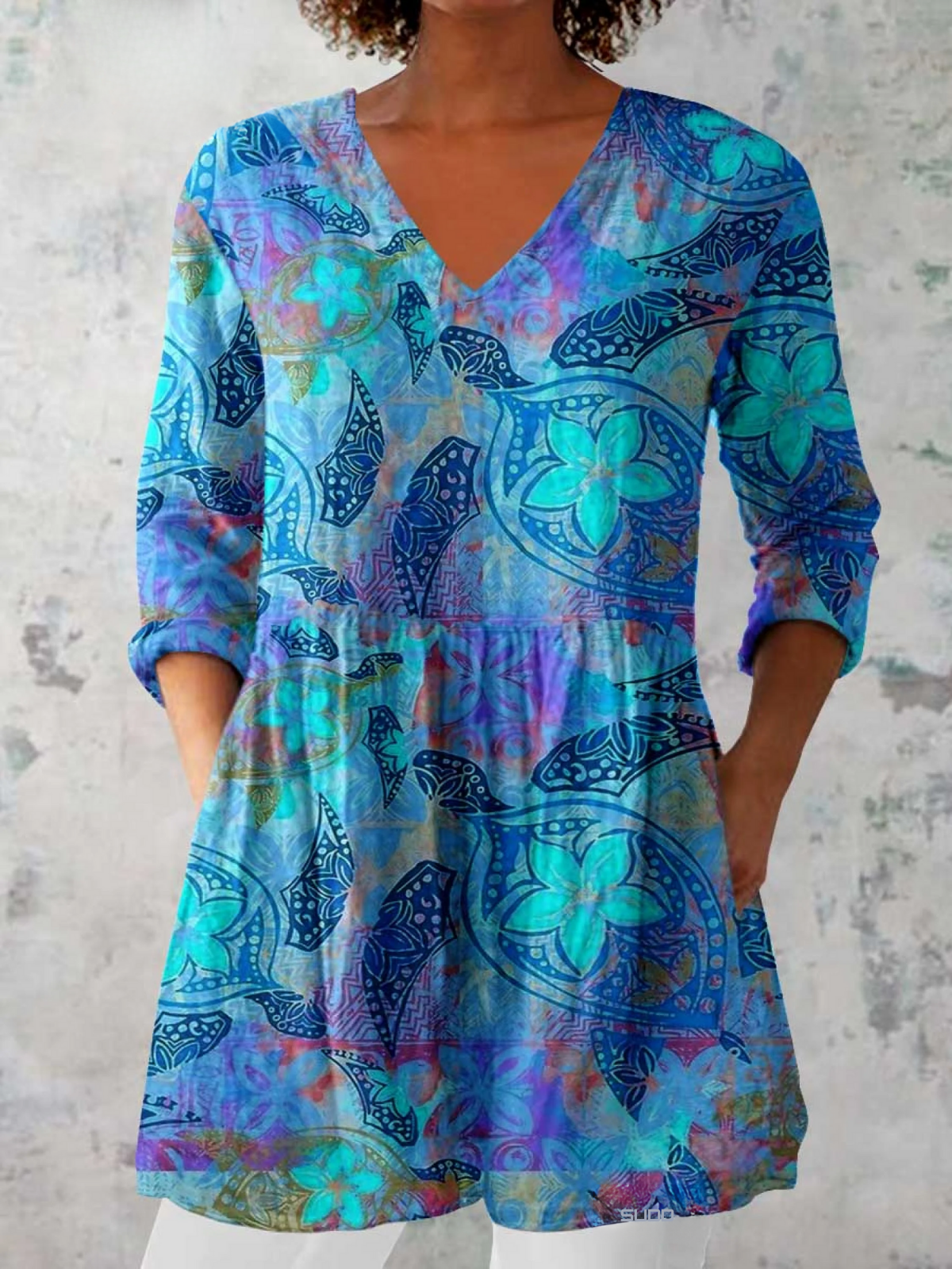 Blusa larga de cuello en V con mangas 3/4, estampado geométrico azul y turquesa