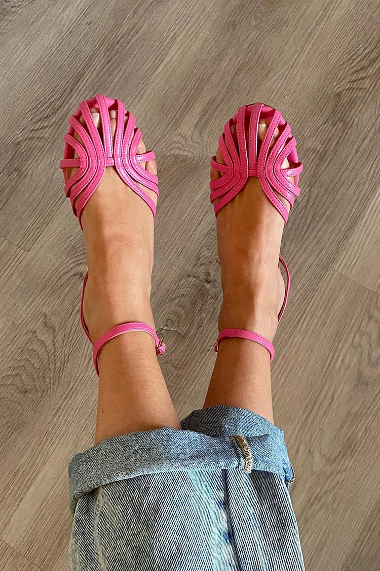 Sandalias de tacón fucsias con tiras finas y moño joya en la parte delantera
