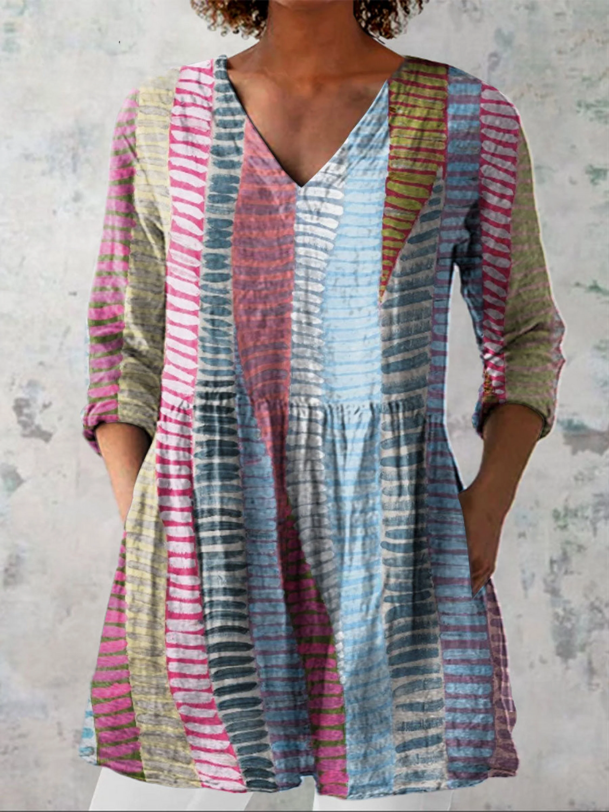 Blusa larga de cuello en V con mangas 3/4, rayas verticales multicolor
