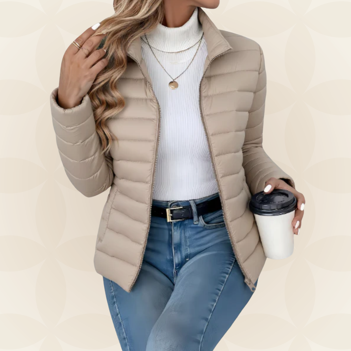 Chaqueta acolchada de entretiempo beige con cremallera frontal y acolchado