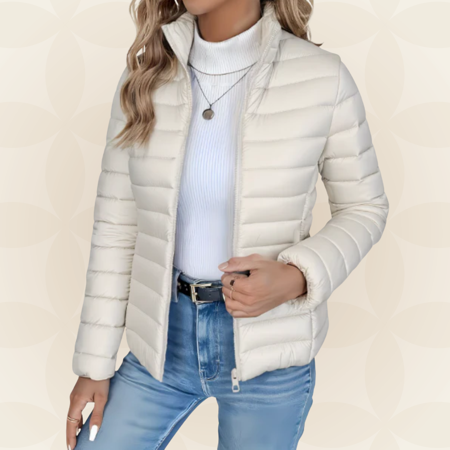 Chaqueta acolchada de entretiempo blanco roto con cremallera y bolsillos laterales