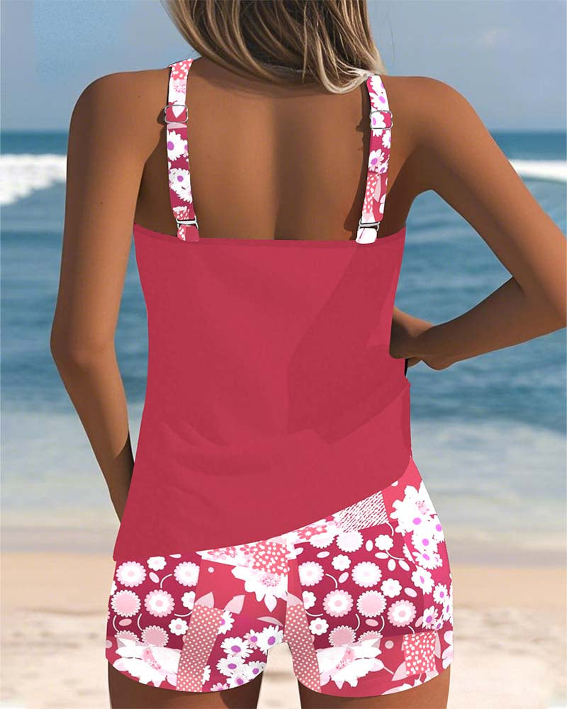 Tankini Teodora™ magenta con top de tirantes y short de baño estampado floral rosa y blanco