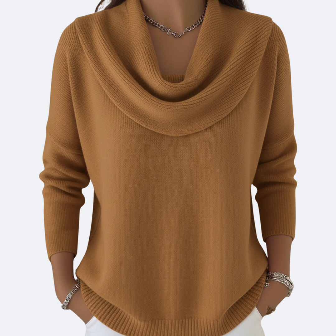 Suéter con cuello vuelto drapeado, color camel, manga 3/4, punto acanalado en puños
