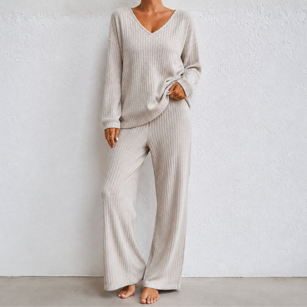 Conjunto de punto de suéter con escote en V y pantalón ancho, beige