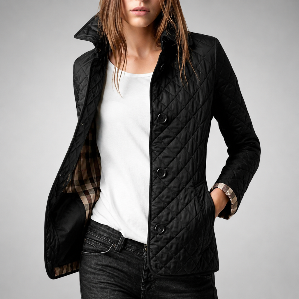 Chaqueta acolchada ligera negra con cierre frontal de botones y textura acolchada rombos