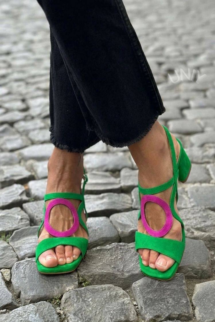 Sandalias planas Begoña con detalle circular en ante verde y rosa, tiras cruzadas