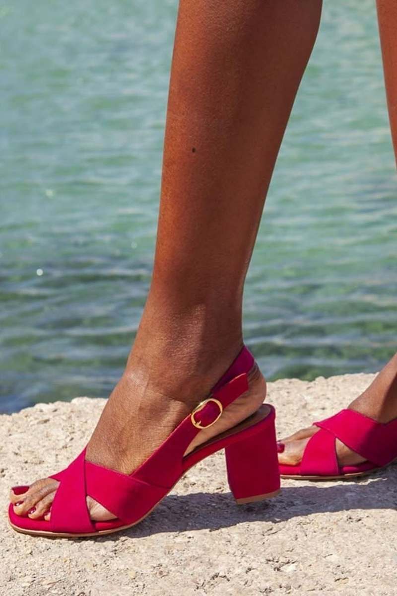 Sandalias de tacón de bloque Encarnación™ rojo con pulsera y hebilla dorada