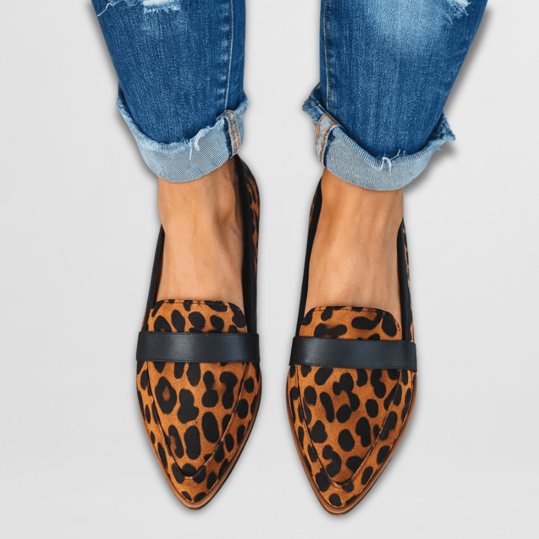 Mocasines ortopédicos de ante suave tipo leopardo con tira negra en el empeine