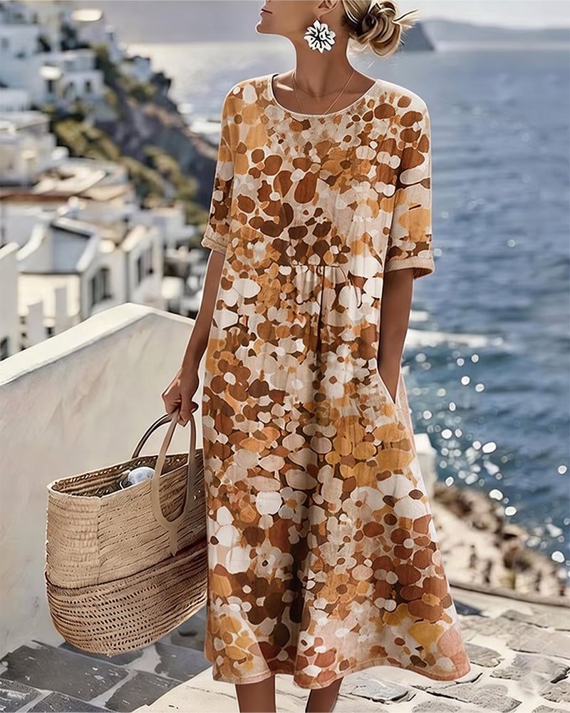 Vestido midi floral beige y marrón, manga corta y corte A con falda suelta.