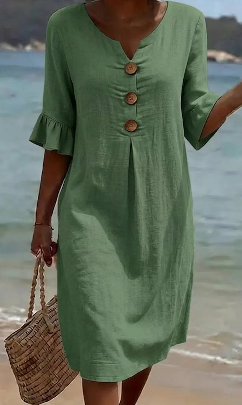Vestido midi verde con botones frontales y abertura tipo pliegue, mangas con volante