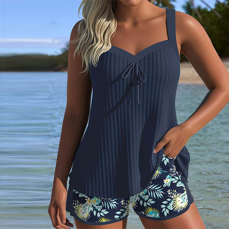 Tankini de tirantes azul marino de rayas, con braguita y short floral