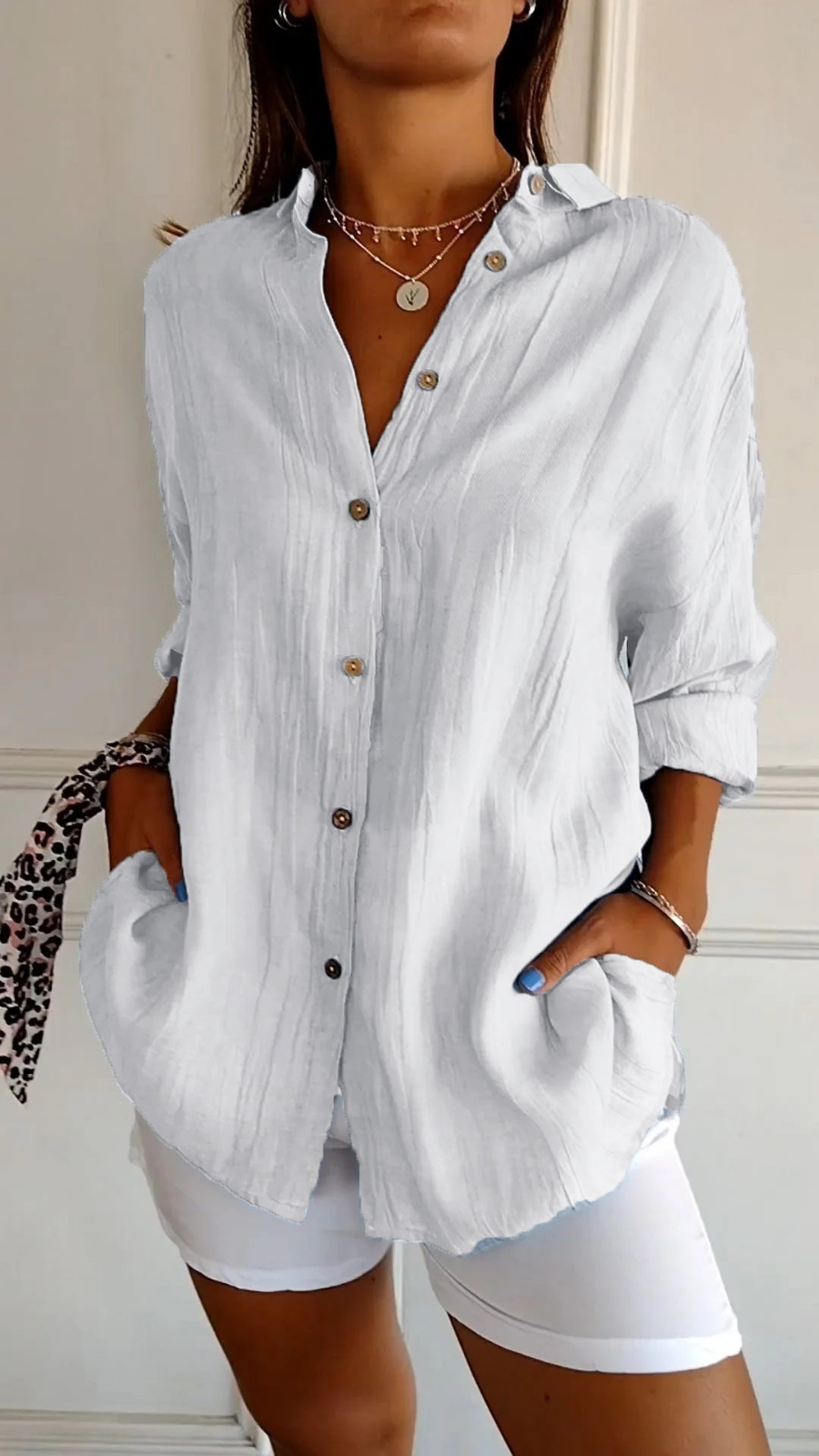 Camisa de lino oversize para mujer, de color claro, con botones y cuello camisero