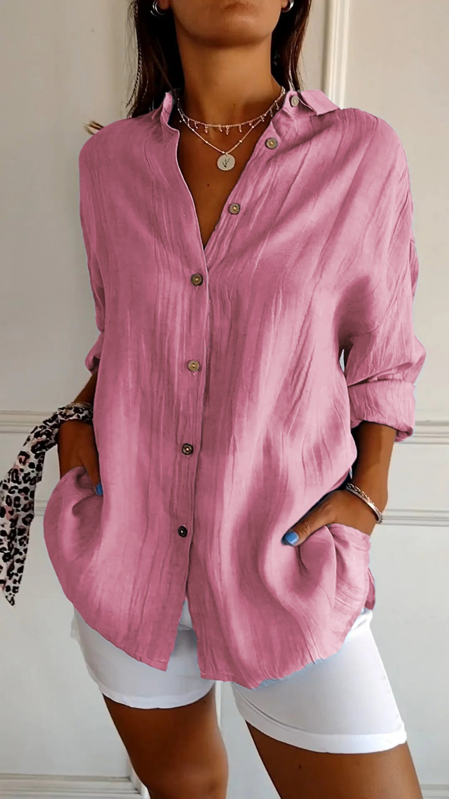 Camisa de lino rosa oversize con botones y cuello en pico