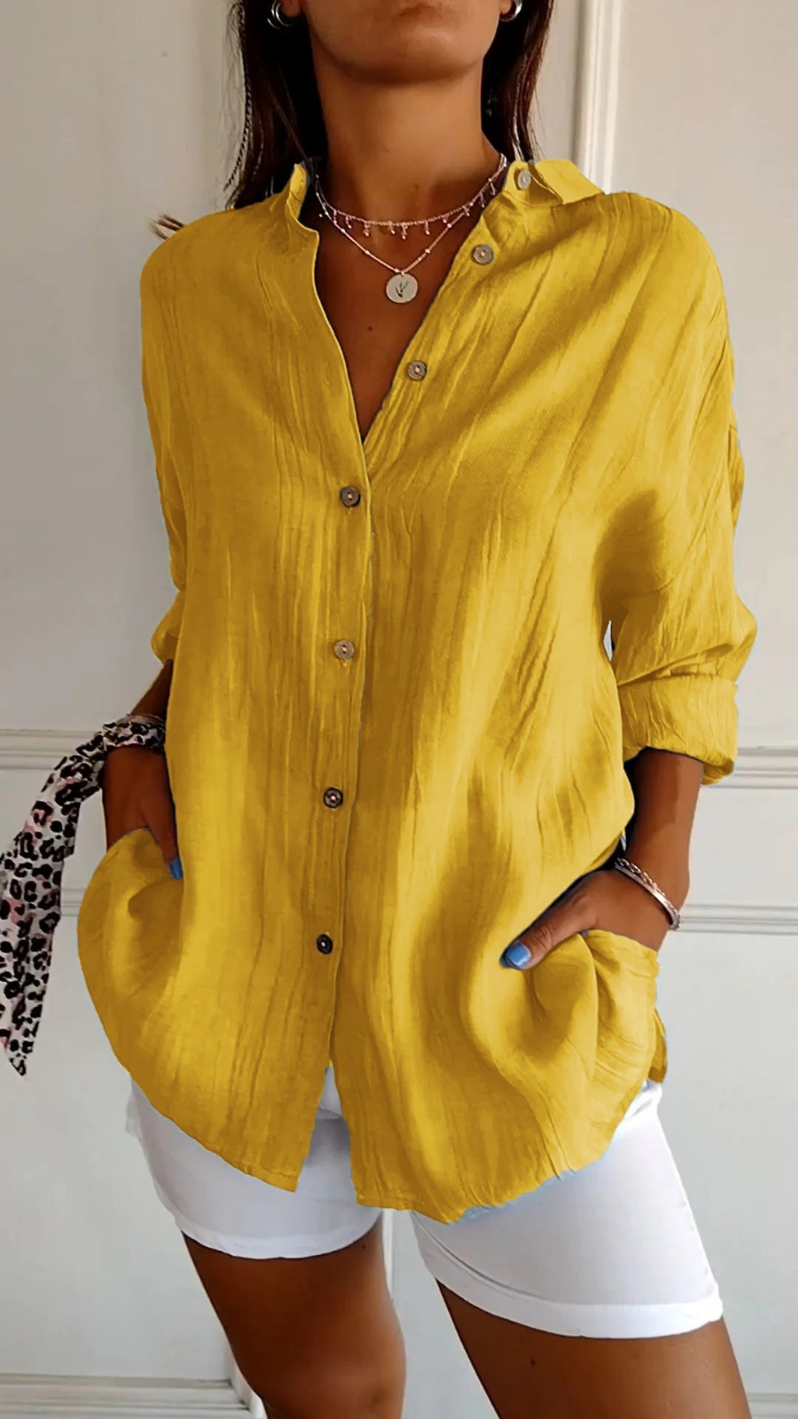 Camisa de lino amarillo oversize con botones y cuello abotonado