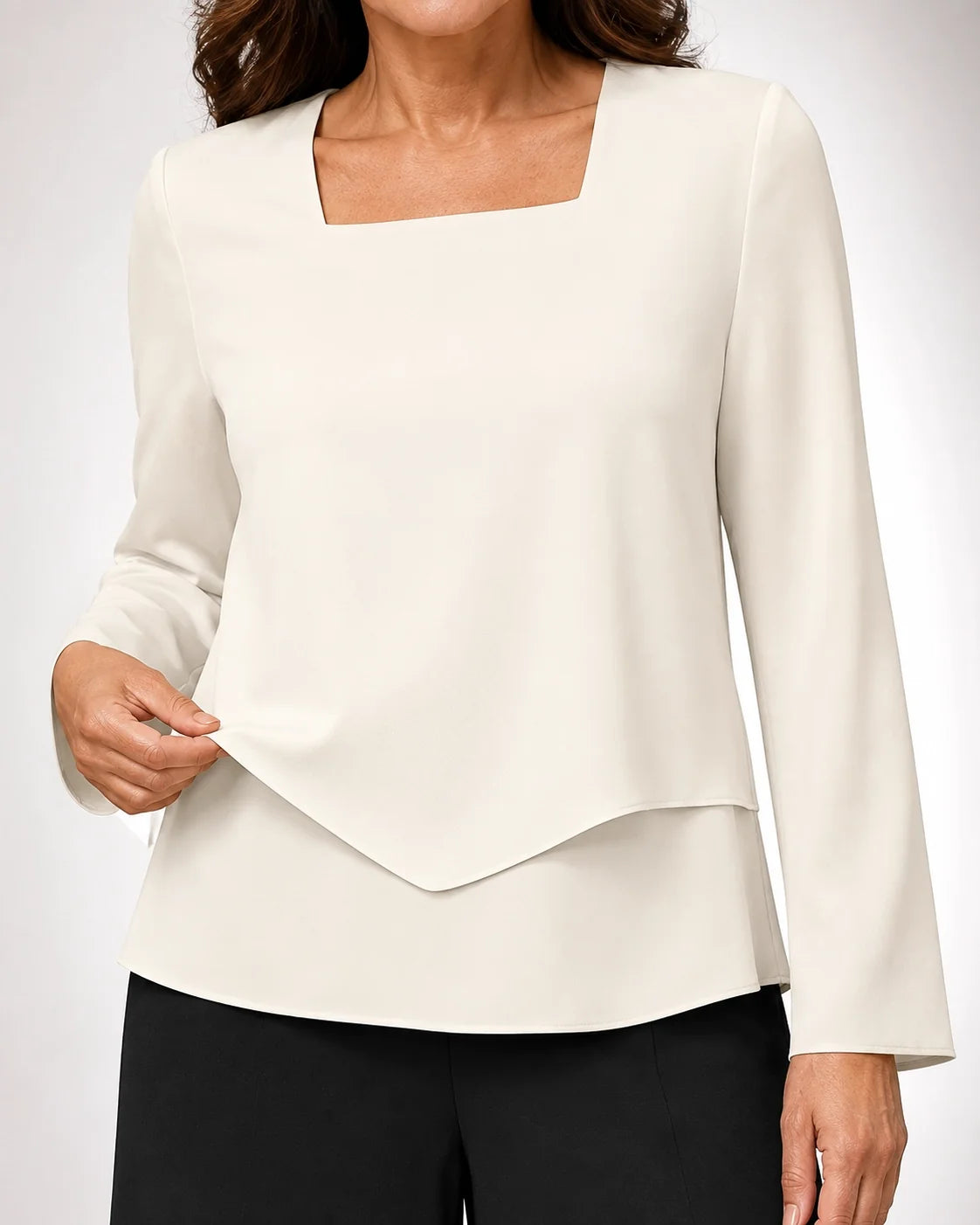 Top Amalia™ blanco roto de cuello cuadrado con manga larga y capa inferior asimétrica