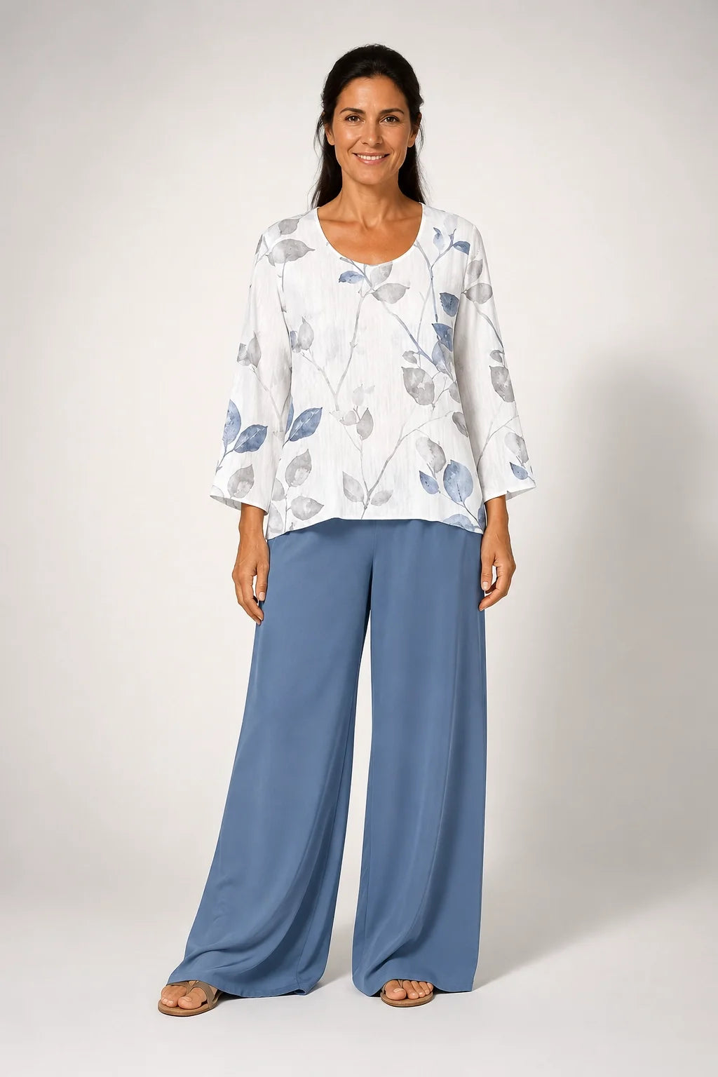 Conjunto de blusa estampada floral y pantalón azul marino de pierna ancha
