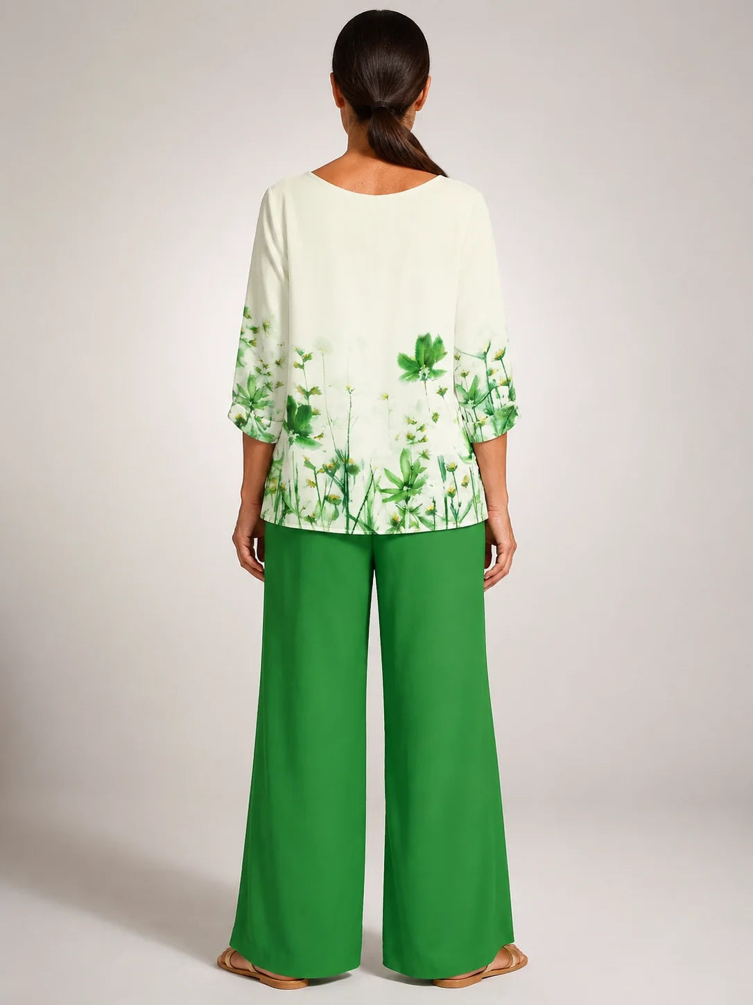 Conjunto Casilda™ floral verde: blusa blanca estampada verde y pantalón verde ancho