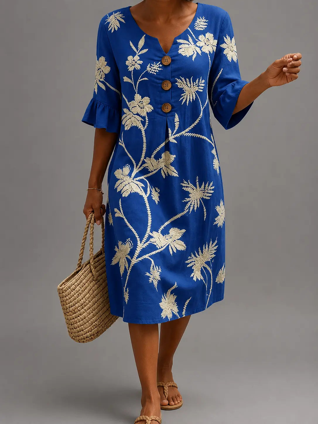 Vestido azul informal con estampado floral, botones delanteros y cuello en V