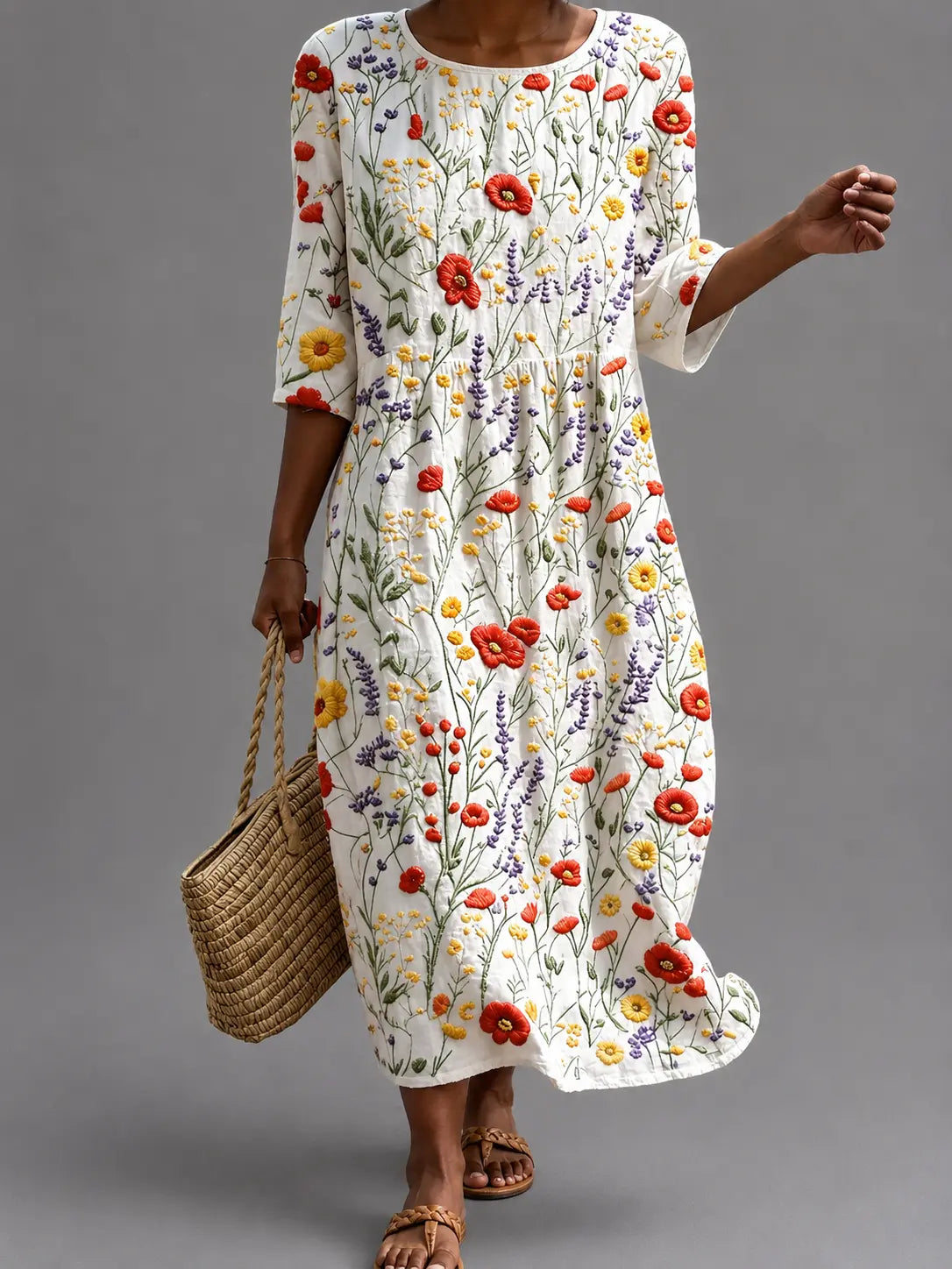 Vestido informal blanco con estampado floral, manga 3/4 y cuello redondo