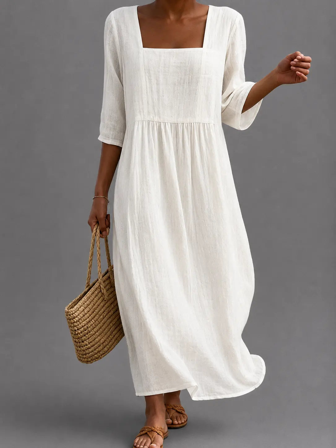 Vestido informal blanco con cuello cuadrado, mangas 3/4 y frunces en la cintura