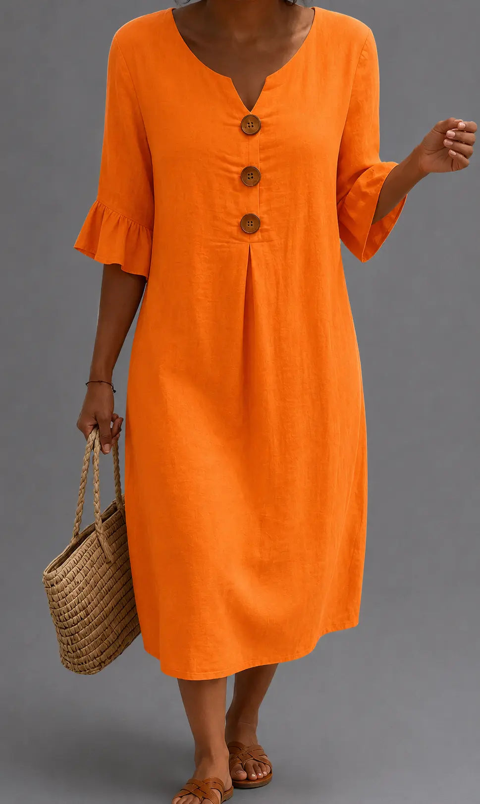 Vestido informal naranja con botones frontales y mangas abullonadas, cuello en pico.