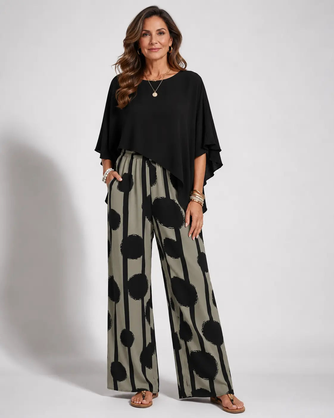 Conjunto boho negro: top asimétrico con mangas caídas y pantalón ancho de círculos