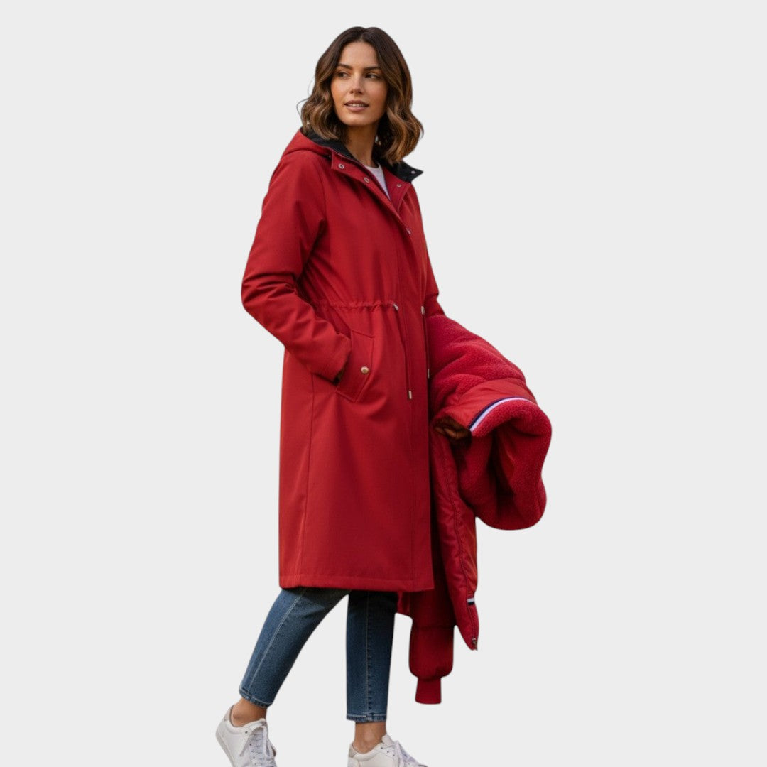 Chaqueta de otoño roja con capucha y cierre frontal, bolsillos laterales con tapa