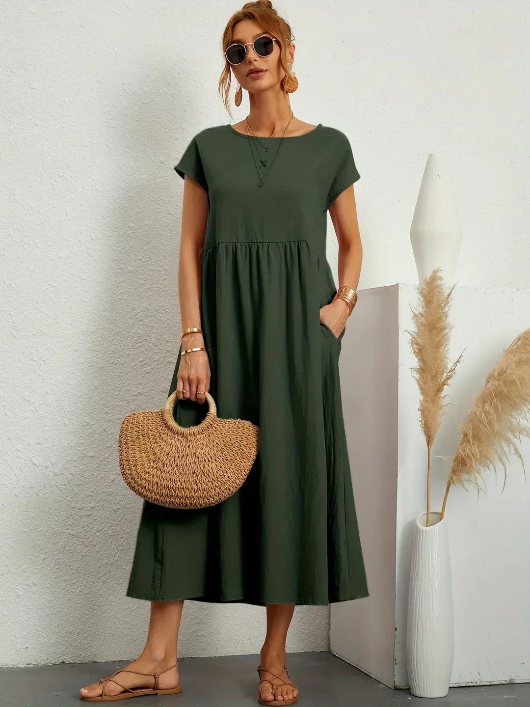 Vestido midi fluido verde oscuro con manga corta y volante fruncido en la cintura
