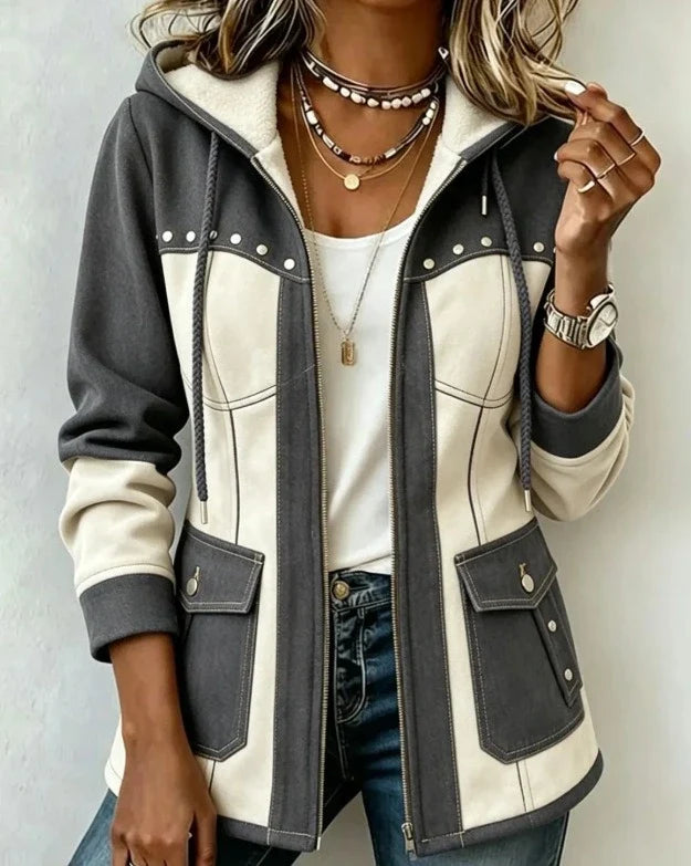 Chaqueta con capucha patchwork gris oscuro y blanco, bolsillos con botones