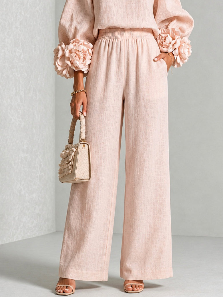 Conjunto rosa: pantalón ancho con cintura elástica y mangas con puños florales