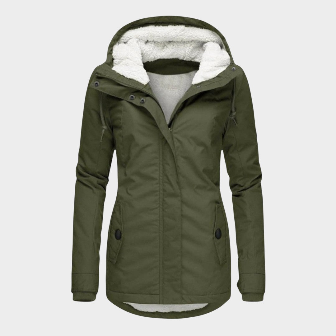 Chaqueta larga verde oliva con capucha y forro de borreguillo blanco, bolsillos laterales